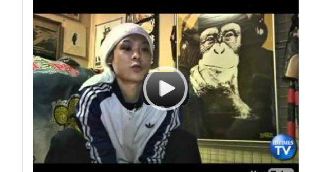  Video  Un barbat-maimuta este cel mai rapid om din lume