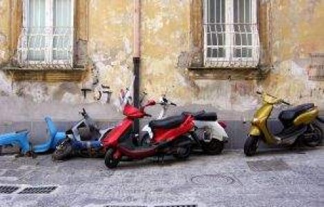 Din 2013 se impune permisul de conducere pentru mopede