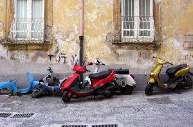 Din 2013 se impune permisul de conducere pentru mopede