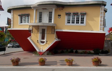  Top  Cu susul in jos la propriu: 10+ cladiri ce pot scoate pe oricine din zona de confort