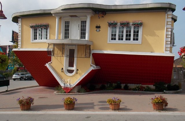 Cu susul in jos la propriu: 10+ cladiri ce pot scoate pe oricine din zona de confort