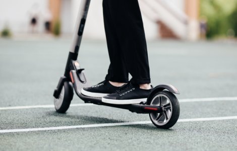 Inedita istorie a trotinetelor. Cine a construit prima trotineta si de ce e un mijloc de transport atat de popular astazi