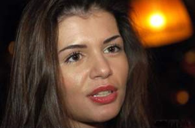 Monica Columbeanu, sexy-soferita lui 'Ricky Martin'