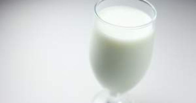 Industria reactioneaza: Laptele din magazine este NATURAL