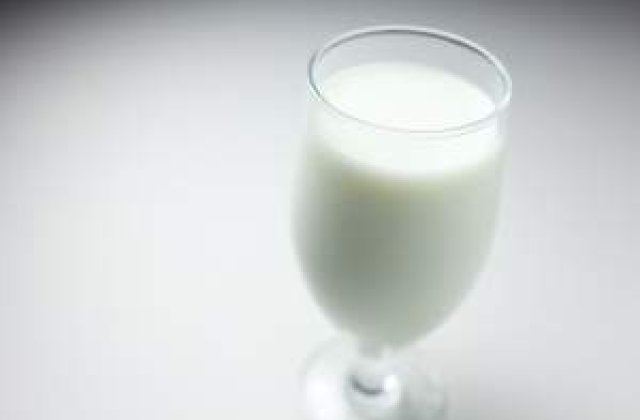 Industria reactioneaza: Laptele din magazine este NATURAL