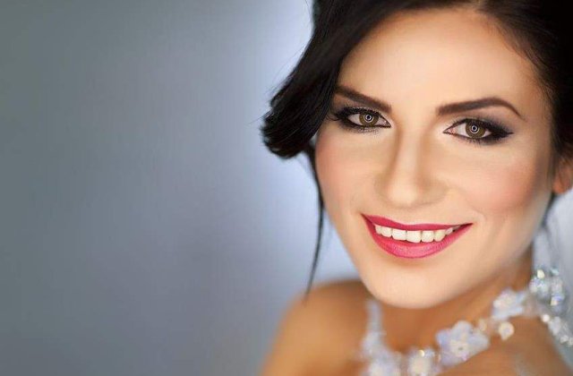 Ellie White nu se sperie de limba romana