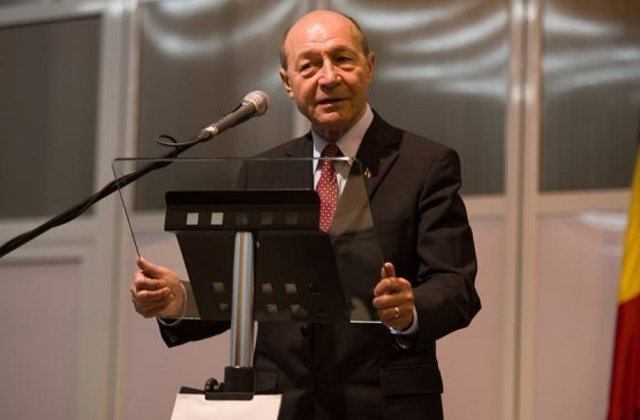 Basescu: Augustin Lazar ar trebui sa demisioneze. Nu are rost sa continue o batalie pe care o pierde