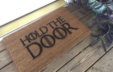  Top  10+ obiecte pe care orice fan al serialului Game of Thrones le-ar vrea