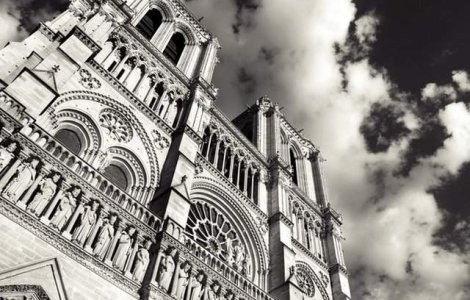 Incendiu de proportii la Catedrala Notre Dame din Paris. O parte din acoperis s-a prabusit / VIDEO