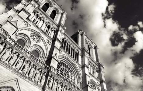 Incendiu de proportii la Catedrala Notre Dame din Paris. O parte din acoperis s-a prabusit / VIDEO