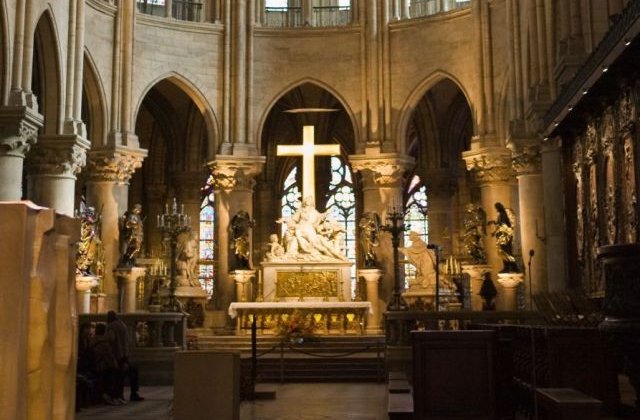 Imagini Din Interiorul Catedralei Notre Dame Dupa Ce Focul A Fost