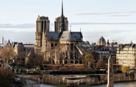 Familiile Arnault si Pinault doneaza 300 de milioane de euro pentru reconstructia catedralei Notre-Dame