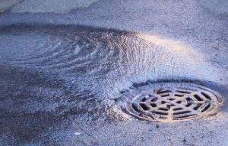 "Ploua" cu cheltuieli: Canalizare mai scumpa in lunile cu precipitatii