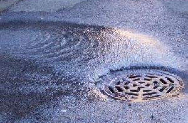 "Ploua" cu cheltuieli: Canalizare mai scumpa in lunile cu precipitatii