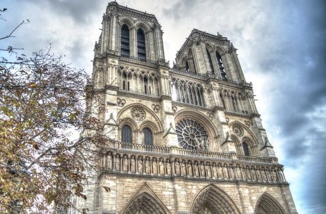 Patriarhia Romana, mesaj de solidaritate cu poporul francez: Dorim ca Notre-Dame sa fie restaurata cat mai curand