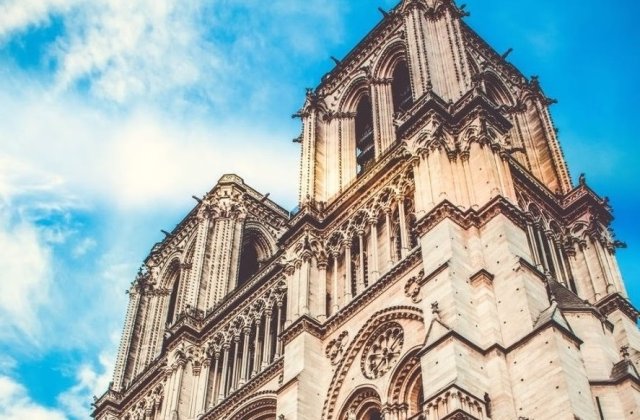 Operele de arta aflate in catedrala Notre-Dame vor fi transferate la Muzeul Luvru