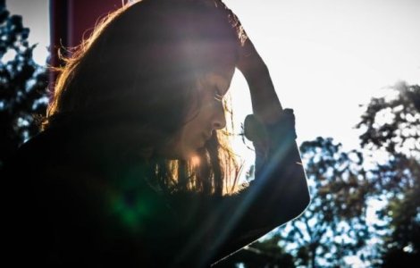  Top  10+ citate dure, dar care reflecta realitatea: "Oricate calitati am avea, lumea se uita numai la defecte"