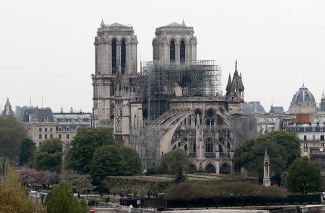 O companie romaneasca doneaza 1 milion euro pentru reconstructia catedralei Notre-Dame