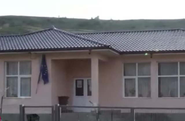 A fost demis directorul scolii unde a murit copilul care a cazut in fosa septica