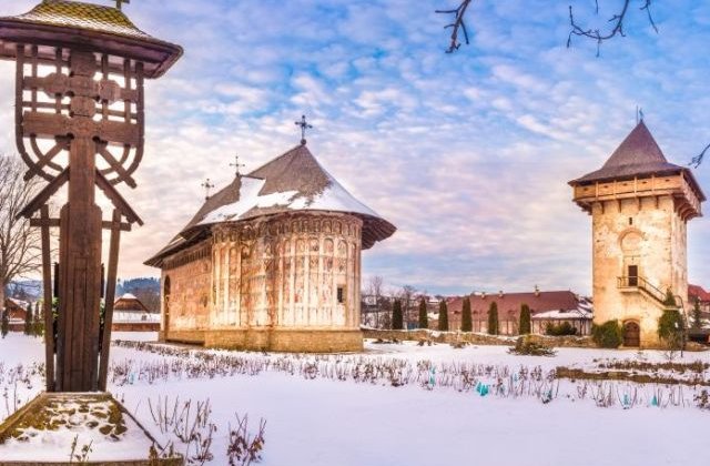 Imagini de poveste din Bucovina: ninsoare in plina primavara/ VIDEO