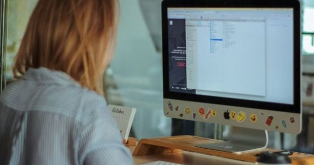  Top  8 greseli pe care sa le eviti cand stai multe ore in fata calculatorului