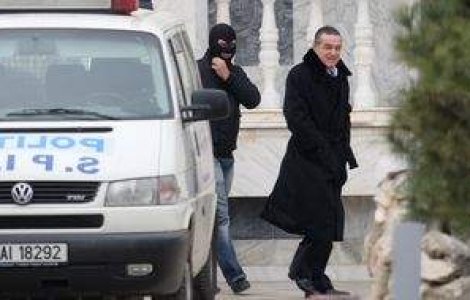 Becali se jura ca spune adevarul