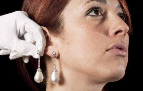 Cercei cu istorie: Pret record pentru bijuteriile Elenei Lupescu