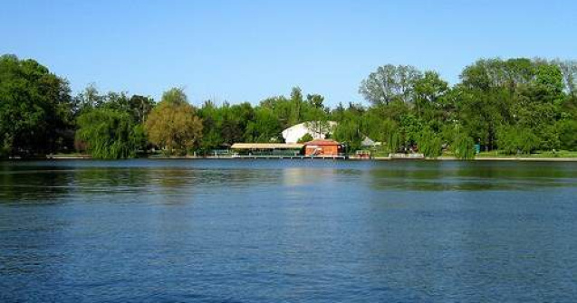 Plimbari GRATUITE cu vaporasele pe Lacul Herastrau