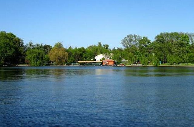 Plimbari GRATUITE cu vaporasele pe Lacul Herastrau