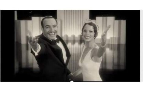 Uggie, cainele din filmul "The Artist", isi "scrie" memoriile