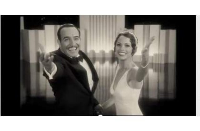 Uggie, cainele din filmul "The Artist", isi "scrie" memoriile