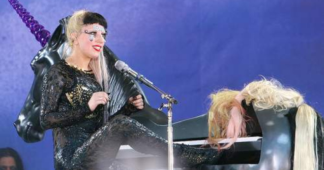 Lady Gaga, intr-o aparitie paroasa, la propriu