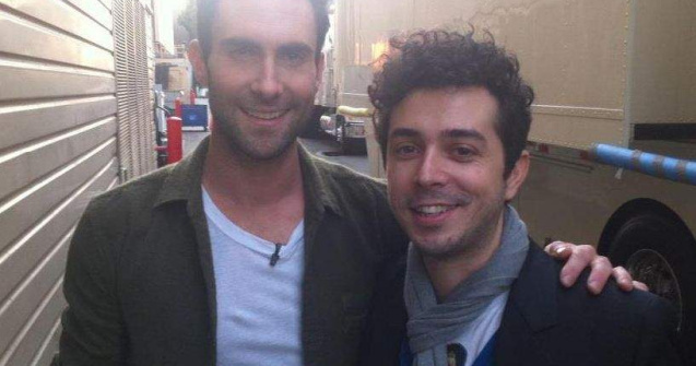 Maroon 5 a apelat la talentul lui Marius Moga