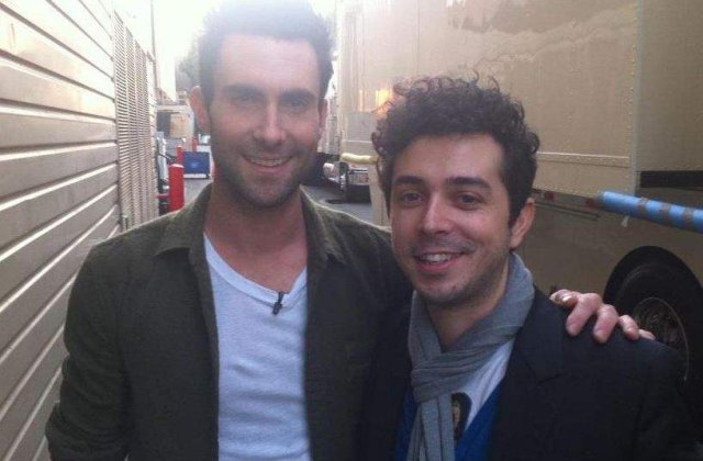 Maroon 5 a apelat la talentul lui Marius Moga