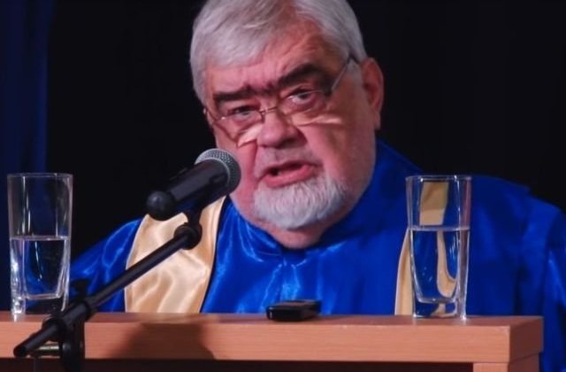 Andrei Plesu anunta ca se retrage, "cel putin deocamdata", din viata publica