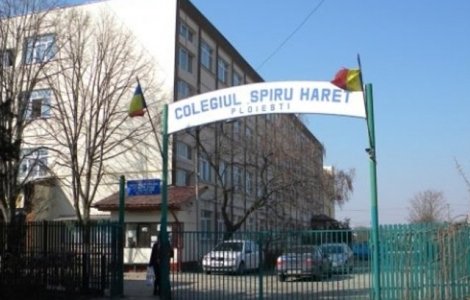 Profesoara injunghiata de un fost elev a fost gasita vinovata pentru incident de conducerea scolii