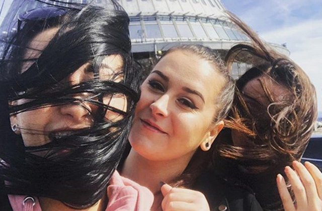 10+ imagini "dureroase" pe care doar femeile cu parul lung le pot intelege