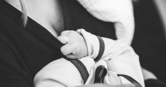 Un copil s-a nascut fara piele pe cea mai mare parte a corpului