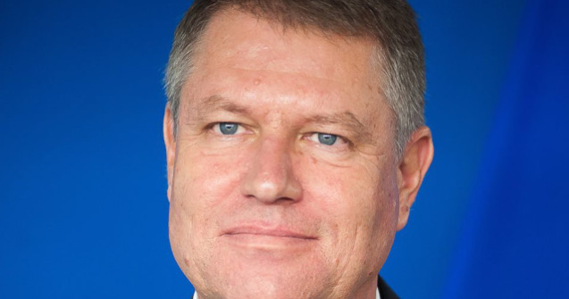 Klaus Iohannis: "Cristos a Inviat!" credinciosilor care sarbatoresc Pastele si "La multi ani!" de Florii
