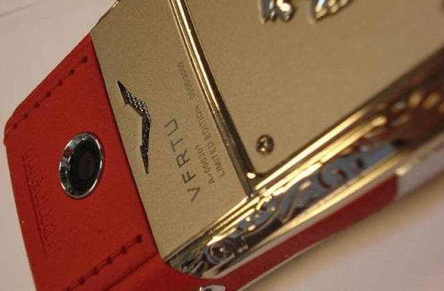 Nokia negociaza vanzarea diviziei de lux Vertu