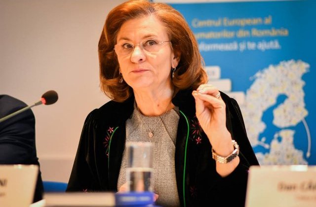 Maria Grapini s-a felicitat singura pe Facebook. Mesajul echipei de comunicare: Multumim pentru atentie, ne simtim ca la Hollywood!