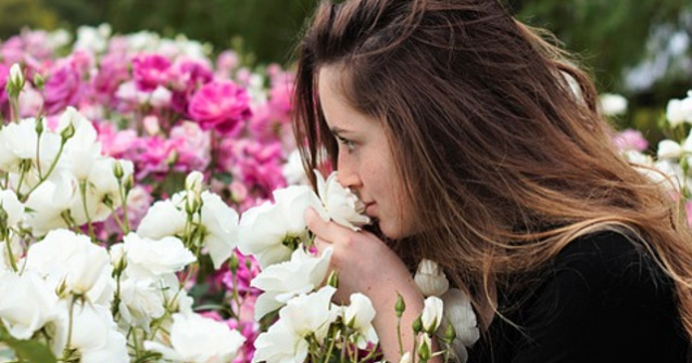 Mirosurile placute pot ajuta la renuntarea la fumat, arata un studiu