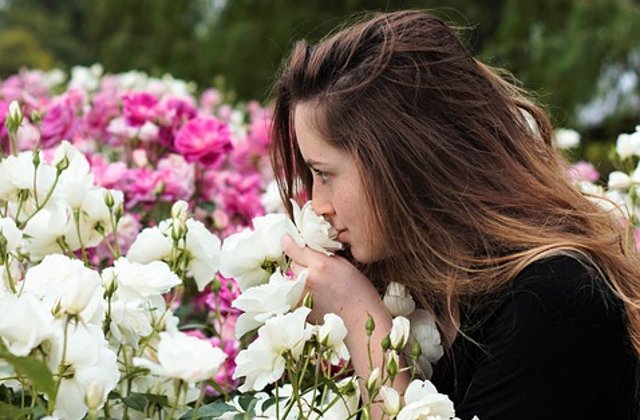 Mirosurile placute pot ajuta la renuntarea la fumat, arata un studiu