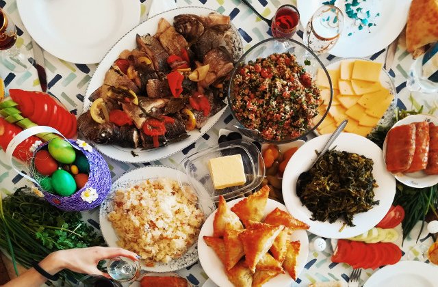 8 metode pentru a te abtine sa mai mananci peste masura in perioada sarbatorilor pascale