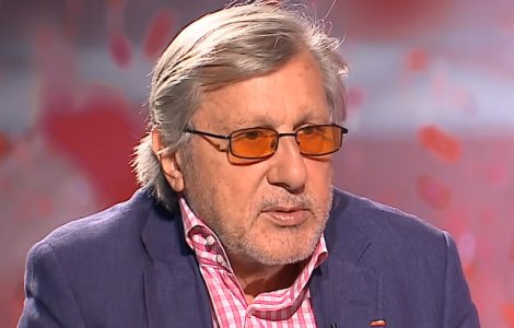 Nastase, dupa ce a aruncat cu o cafea pe un afis cu Basescu: Golanie e ce a facut cu sloganul "Sa traiti bine"