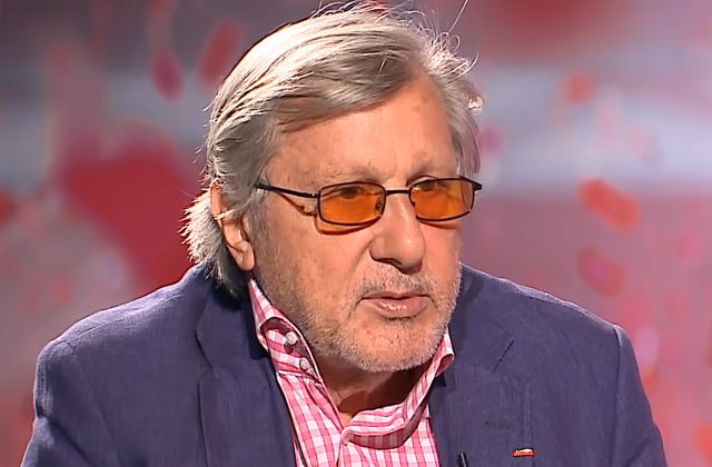 Nastase, dupa ce a aruncat cu o cafea pe un afis cu Basescu: Golanie e ce a facut cu sloganul "Sa traiti bine"
