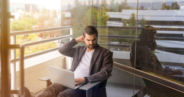 Studiu: Cei care desfasoara activitati sedentare trebuie sa faca miscare zilnic pentru scaderea riscului de deces