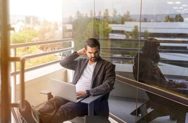 Studiu: Cei care desfasoara activitati sedentare trebuie sa faca miscare zilnic pentru scaderea riscului de deces