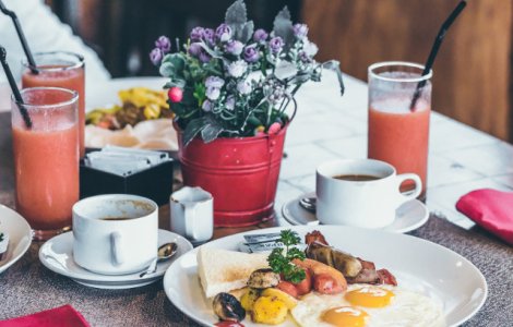 Obiceiul de a sari peste micul dejun, corelat cu riscul de deces asociat bolilor cardiovasculare