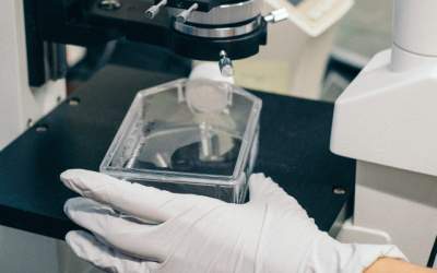 Peste 100 de gene asociate cu...